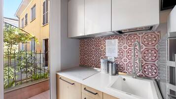 Fridge, microwave, stovetop, cookware/dishes/utensils