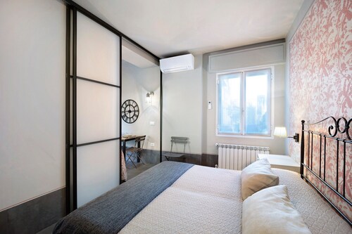 Victoria Apartments Fil Rouge with Balcony, Air Conditioning and Wi-Fi