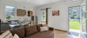 Ca di perti Apartment 1 with Wi-Fi, A/C & Garden