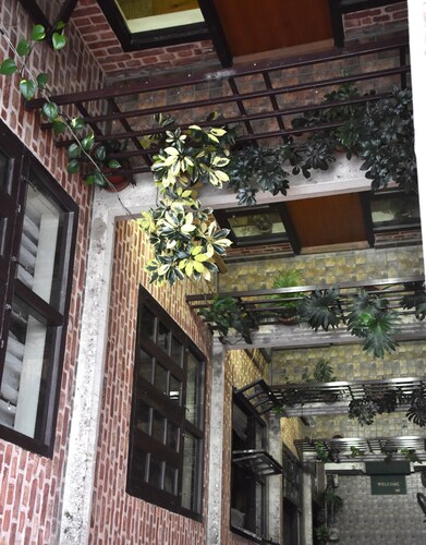 Tanani Newa Home (FishTail)