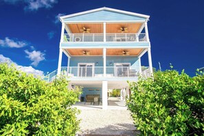 Exterior - Snorkel Shack on Sombrero 4 bedrooms 3 baths with pool and 100 Ft of Dockage (Marathon)