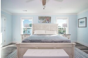 Unclassified image, 2 of 49, button - Snorkel Shack on Sombrero 4 bedrooms 3 baths with pool and 100 Ft of Dockage (Marathon)