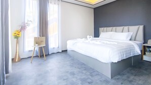 Deluxe with Mountain Room