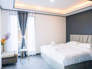 Deluxe with Mountain Room | SÀngtillbehör av högsta kvalitet, skrivbord, gratis wi-fi och sÀngklÀder