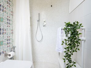 Dutxa, assecador de cabells i bidet 