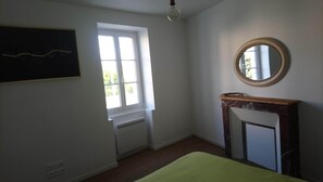 1 chambre, fer et planche Ă repasser, lit parapluie, Wi-Fi gratuit