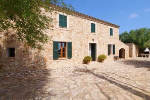 Exterior - Holiday Home Corso de Shorta for 6 people, beautiful garden with private pool (Felanitx)