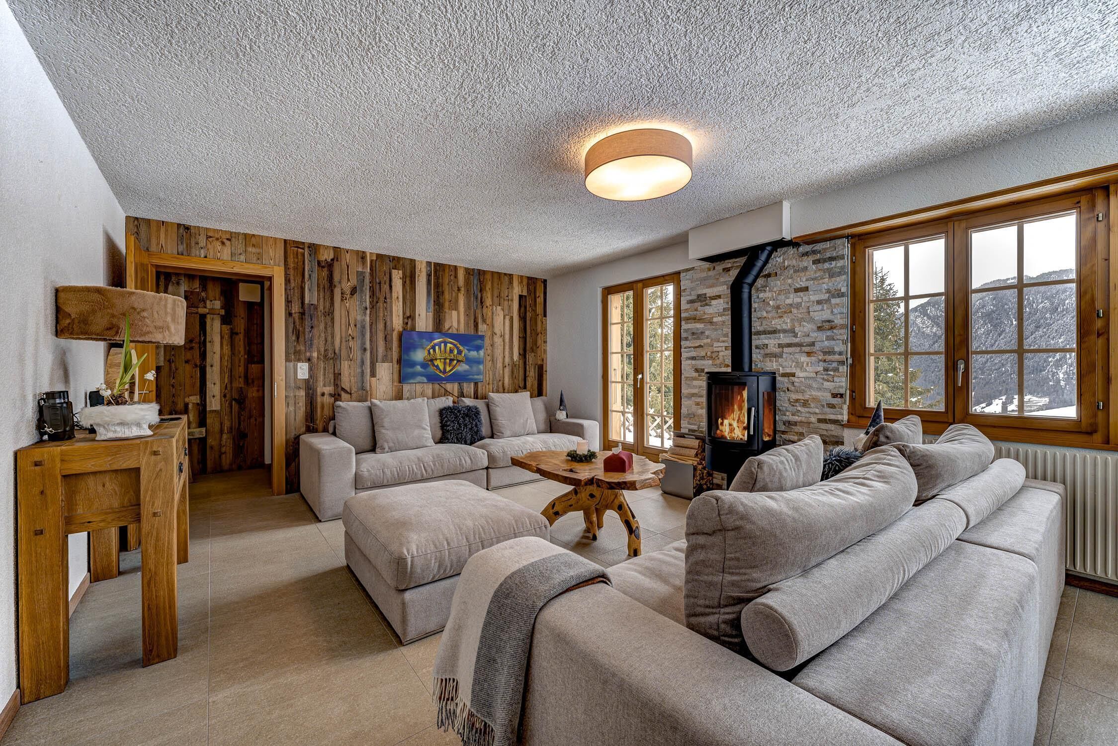 Télévision, cheminée