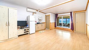 Basic Room, 1 Bedroom (102 (Ocean View)) | 1 bedroom, free WiFi