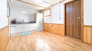Basic Room, 1 Bedroom (111 (Ondolroom)) | 1 bedroom, free WiFi
