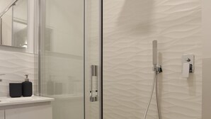 Deluxe Apartment | Bathroom - The Best Rent- Flat Corso Buenos Aires (Milan)