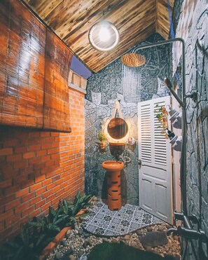 Combined shower/tub, hair dryer, towels, soap - Airy & Cozy | Family-Friendly | Vegetarian-Friendly |Breakfast Included (Long Ho)