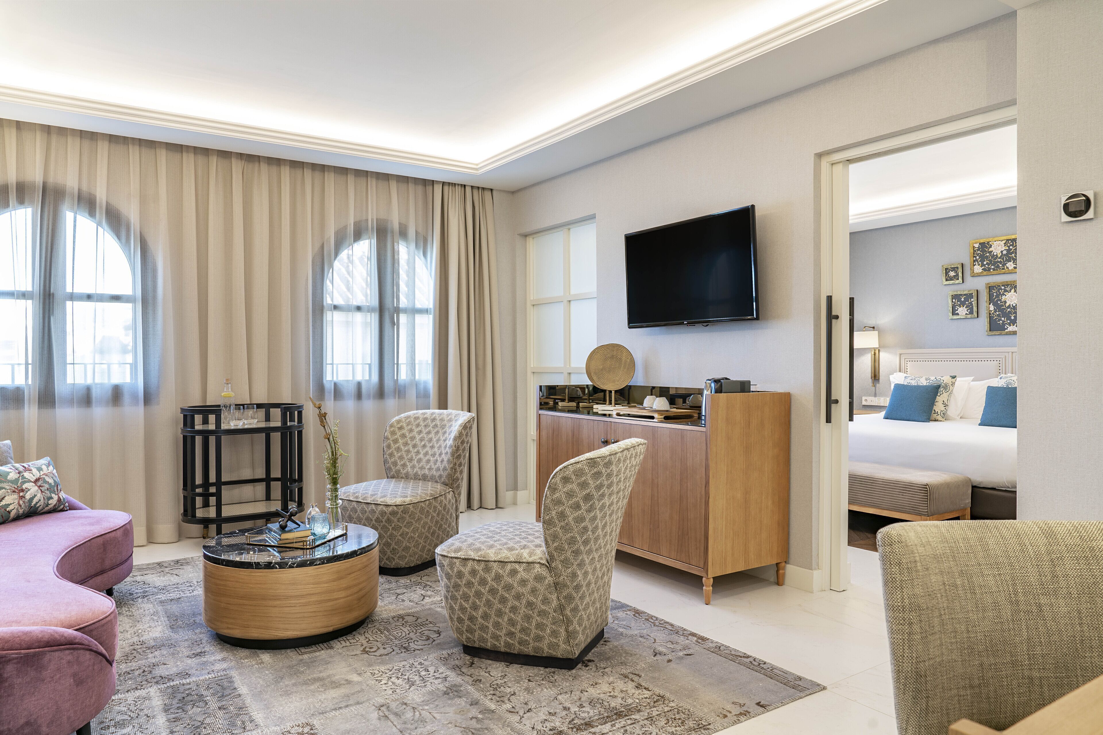 Premium bedding, down comforters, minibar, in-room safe
