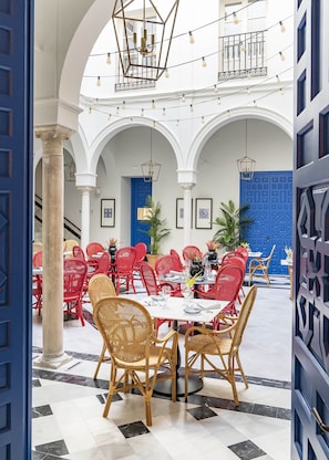 Courtyard - Hotel Vincci Molviedro (Seville)