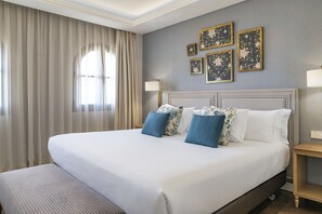 小型套房 | 高档床上用品、羽绒被、迷你吧、客房内保险箱