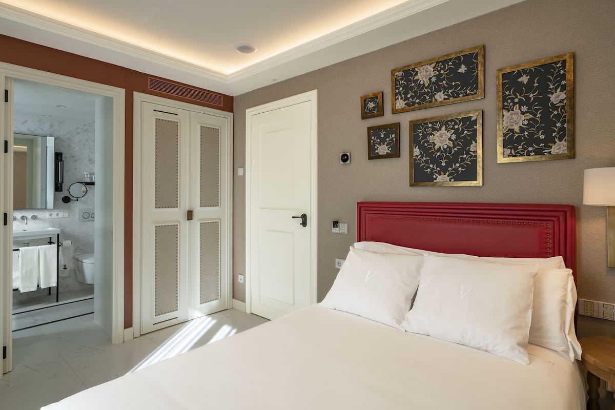 1 bedroom, premium bedding, down comforters, minibar