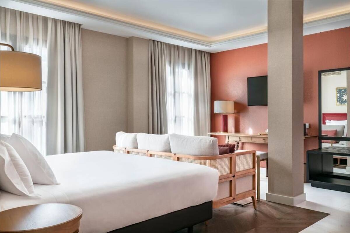 Premium bedding, down comforters, minibar, in-room safe