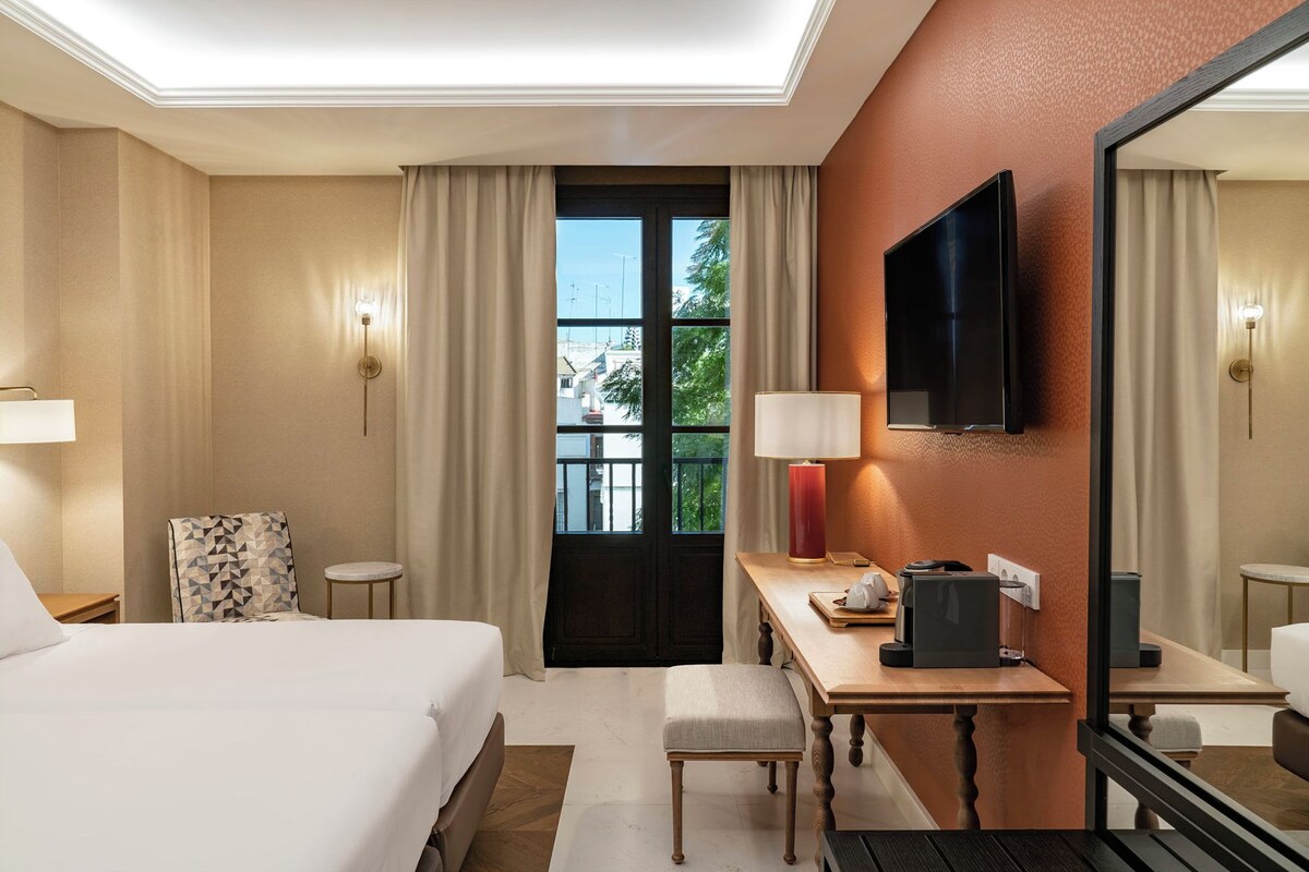 Premium bedding, down duvets, minibar, in-room safe