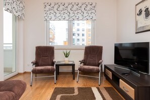 TV - Bright Apartment with Balcony | Parking | 1 km to the Beach (Gdansk)