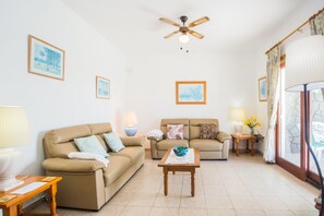 Living room - Beautiful 2 Bed Villa With Large Pool Casa Manana (Yaiza)