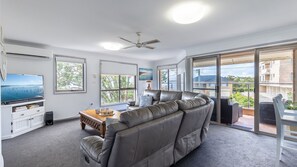 Smart TV, Netflix, streaming services - Port Views on Ronald, 2/36 Ronald Ave (Shoal Bay)