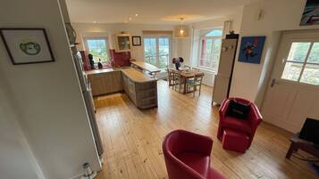 Televisie, boeken en een stereo