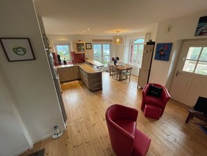 Televisie, boeken en een stereo