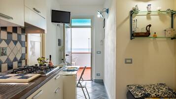 Frigorifero, macchina per tè/caffè, pentole/stoviglie/utensili