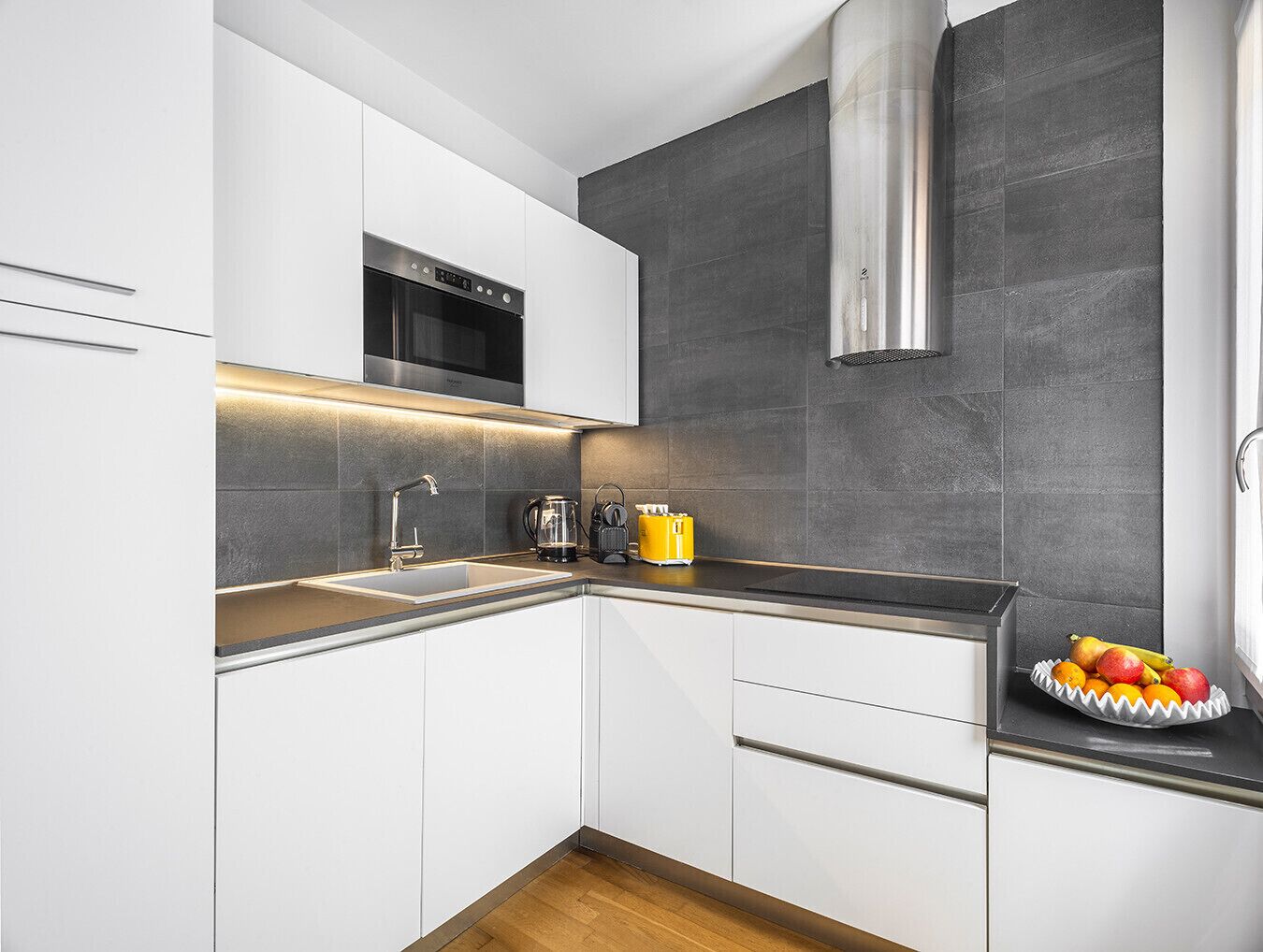 Refrigerador, microondas, lavavajillas y tetera eléctrica 