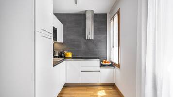 Refrigerador, microondas, lavavajillas, tetera/pava eléctrica