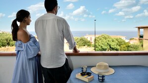 Outdoor dining - Casa Cartoe (Cala Gonone)