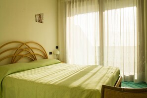 4 chambres, fer et planche à repasser, Wi-Fi gratuit, draps fournis