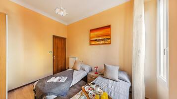 2 camere, ferro/asse da stiro, Wi-Fi gratuito, lenzuola