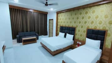 Classic Room | Desk, blackout drapes, free WiFi, bed sheets