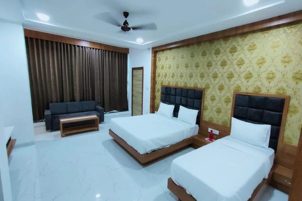 Classic Room | Desk, blackout curtains, free WiFi, bed sheets