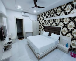 Escritorio, cortinas blackout, wifi gratis y ropa de cama