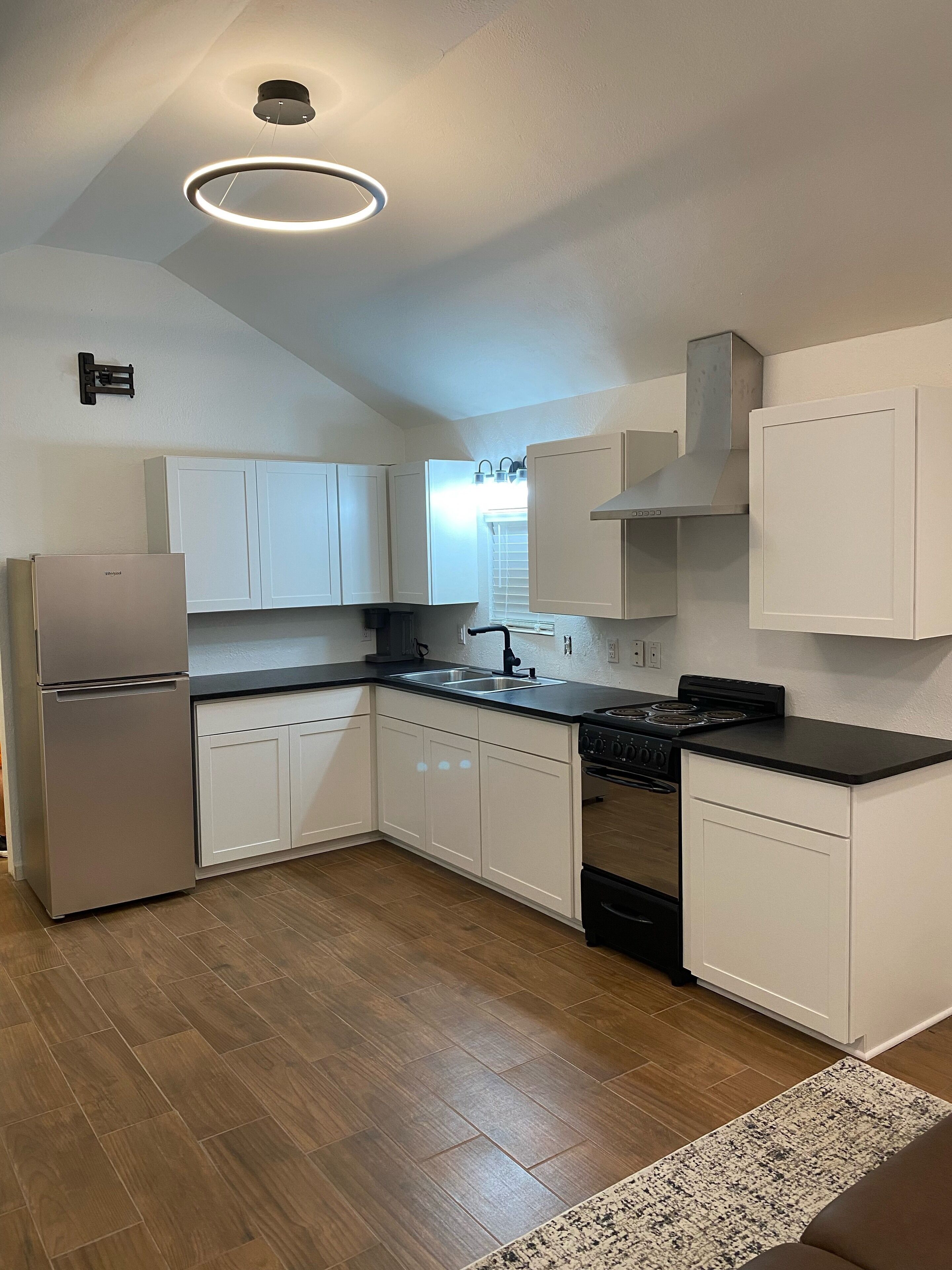 Microwave, oven, stovetop, coffee/tea maker