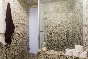 Shower - The Best Rent-Studio Center Milan (Milan)