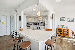 Microwave, dishwasher, coffee/tea maker, toaster - XPLORIE ACTIVITIES & LINENS INCLUDED*! Premier Oceanfront Building. Olympic Sized Pool. (Ocean City)