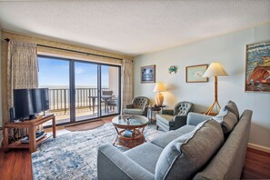 TV, DVD player - XPLORIE ACTIVITIES & LINENS INCLUDED*!  PLAZA - 2BR/2BA with Open Den. Indoor & Outdoor Pools, Tiki Bar. (Ocean City)