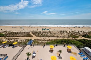 Beach - XPLORIE ACTIVITIES & LINENS INCLUDED*!  PLAZA - 2BR/2BA with Open Den. Indoor & Outdoor Pools, Tiki Bar. (Ocean City)