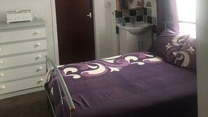 Family Room, 1 Bedroom (4 Guests) | 1 bedroom, iron/ironing board, cribs (free), bed sheets - Galaxy Apartments Blackpool (Blackpool)