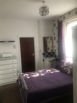 1 bedroom, iron/ironing board, free cribs/infant beds, bed sheets - Galaxy Apartments Blackpool (Blackpool)