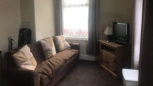 Family Room, 1 Bedroom (4 Guests) | 1 bedroom, iron/ironing board, cribs (free), bed sheets - Galaxy Apartments Blackpool (Blackpool)