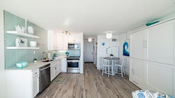 Fridge, microwave, oven, stovetop