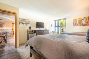 2 chambres, fer et planche à repasser, Wi-Fi gratuit, draps fournis
