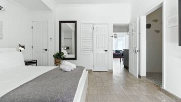 8 quartos, ferros/tábuas de passar roupa, berço de viagem, Wi-Fi