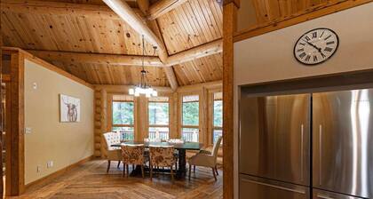 The Riverfront Lodge on the Blackfoot - Private beach!
