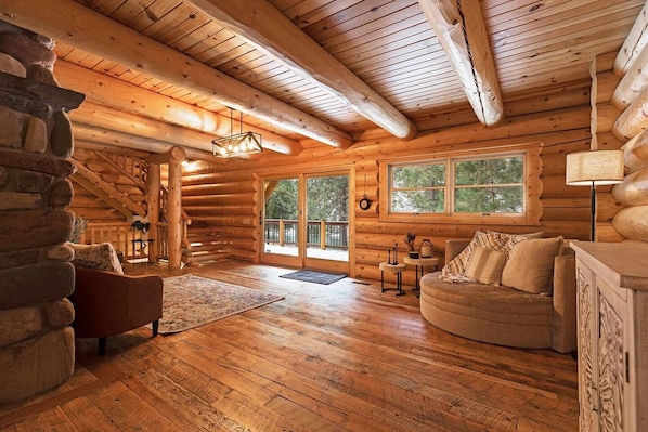 Smart TV, fireplace, table football - The Riverfront Lodge on the Blackfoot - Private beach! (Bonner)