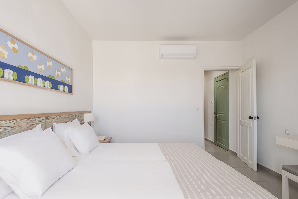 Superior Apartment, 1 Bedroom, Sea View | In-room safe, desk, iron/ironing board (on request), free WiFi